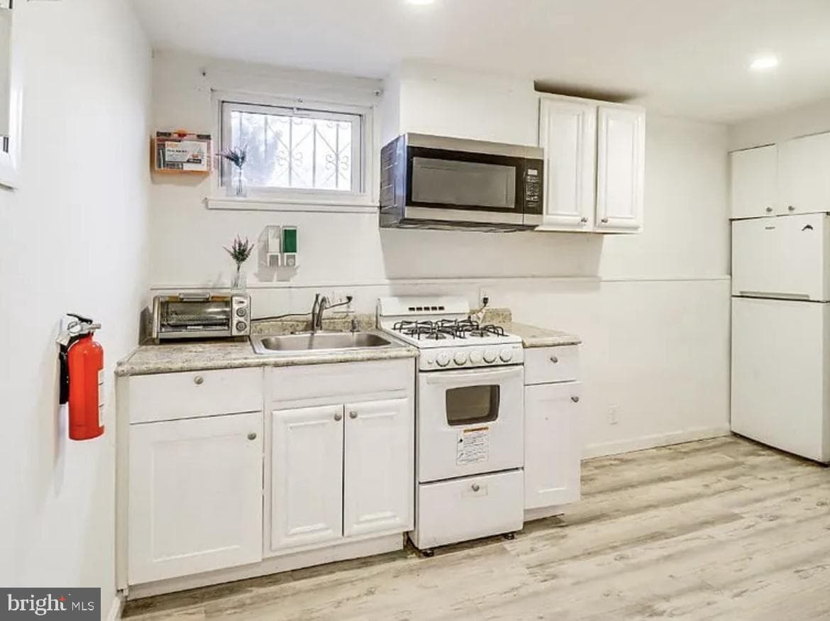 4108 Lyons Street photo 16