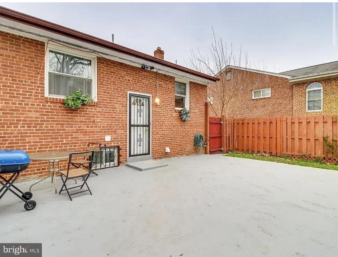 4108 Lyons Street photo 2