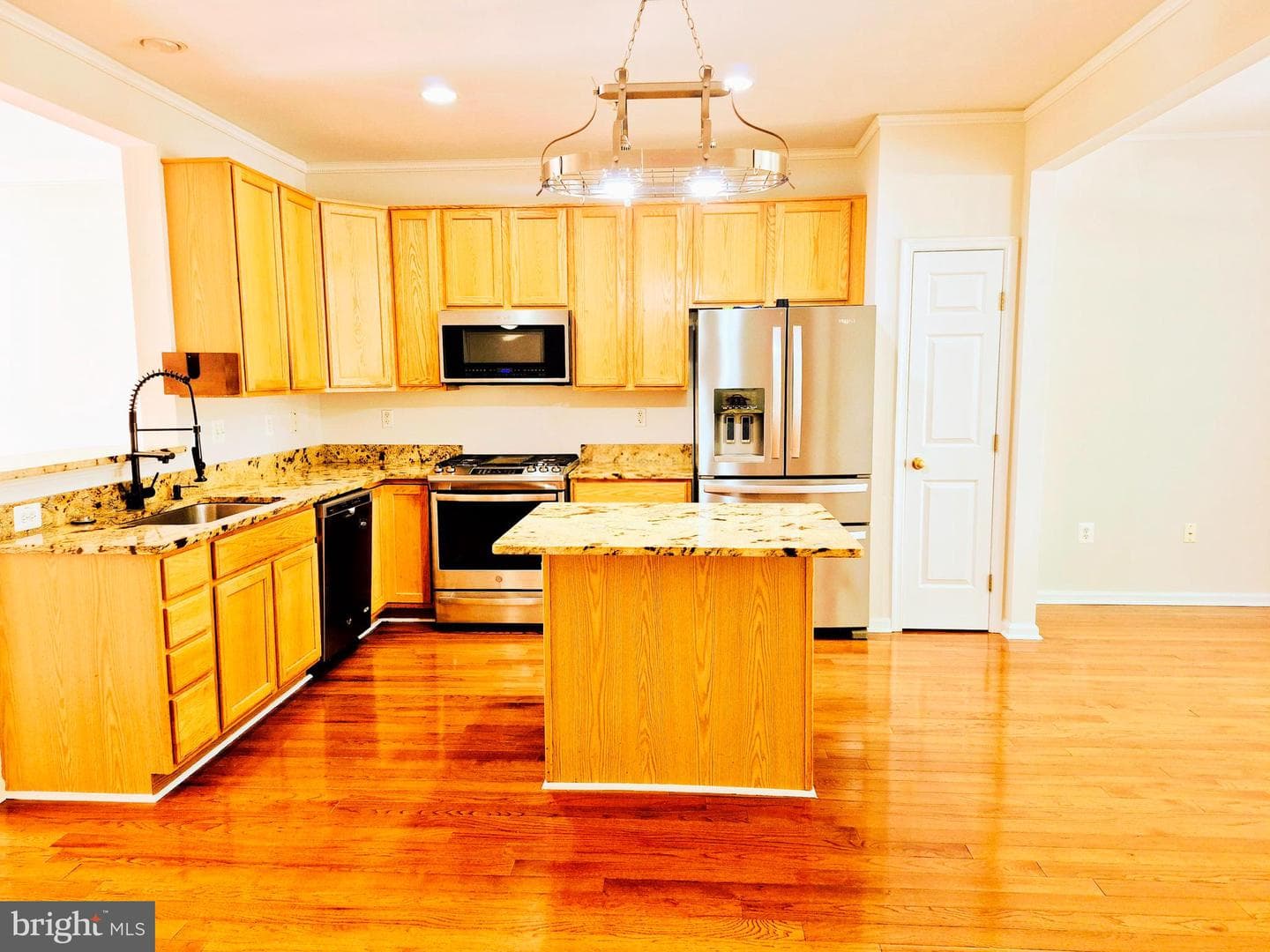 6404 Landing Way photo 2
