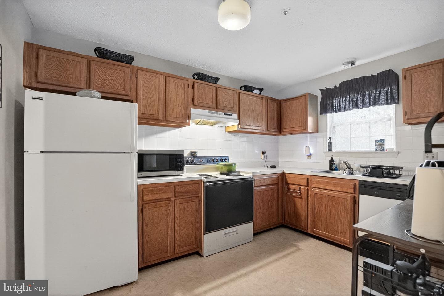 6807 Holly Berry Court photo 11