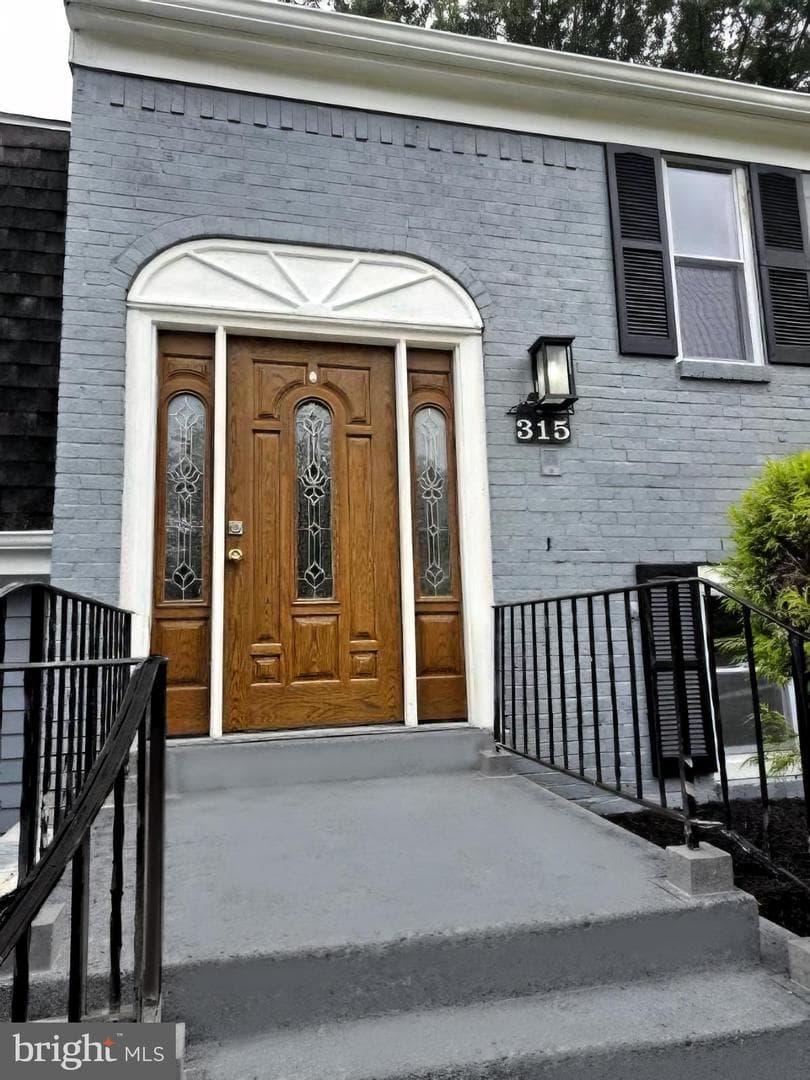 315 Bentwood Drive photo 2