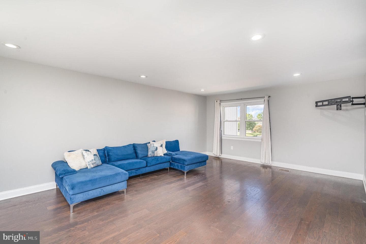 6405 Entwood Court photo 4