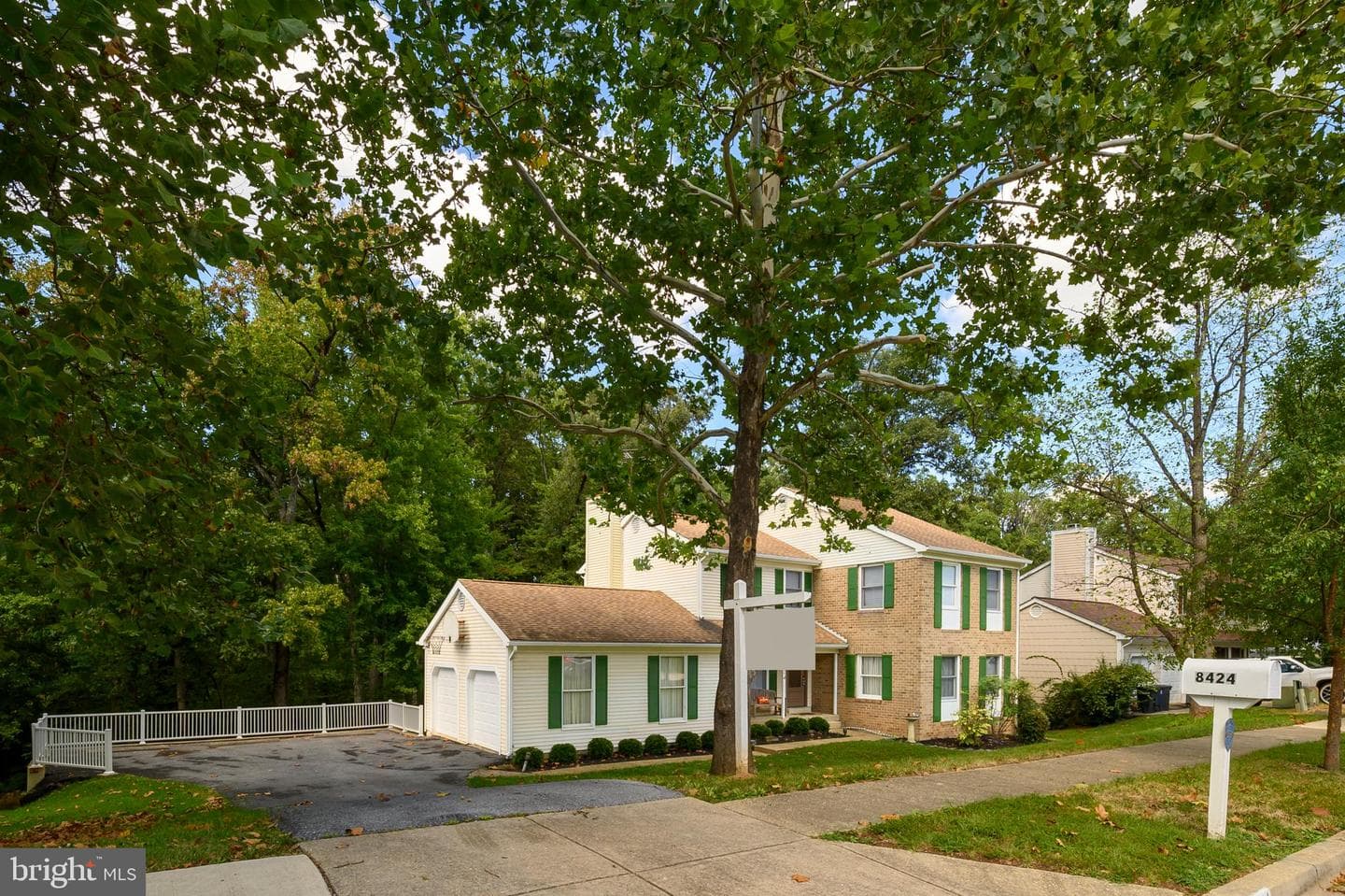 8424 Oak Stream Drive photo 3