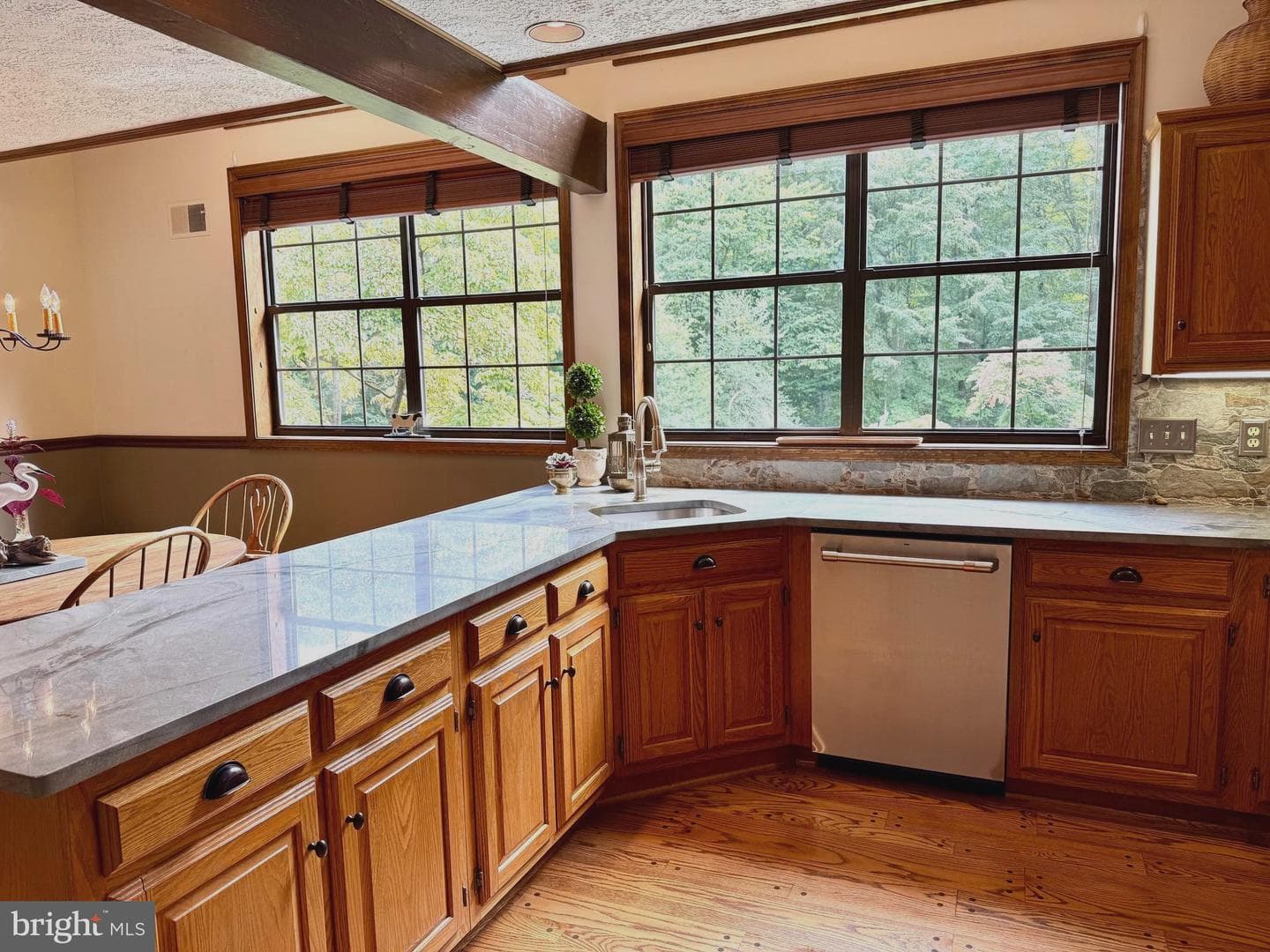 2520 Colonial Road photo 11