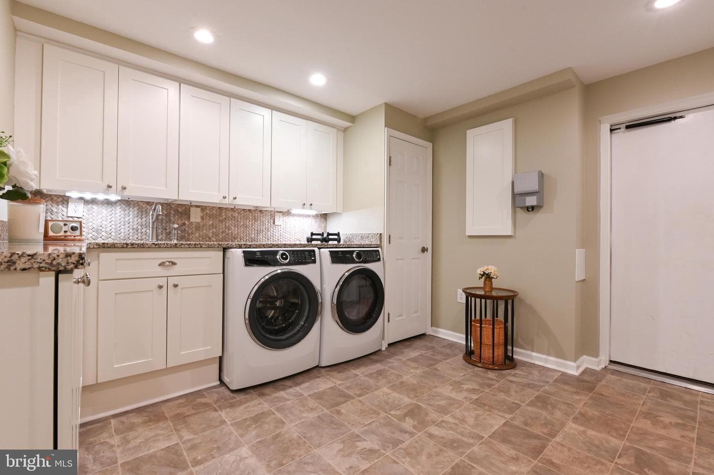 2520 Colonial Road photo 36