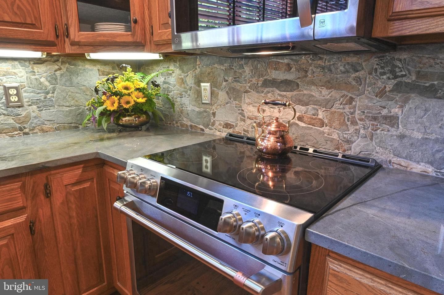 2520 Colonial Road photo 9