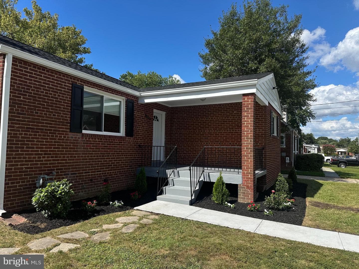 6515 Grafton Street photo 2