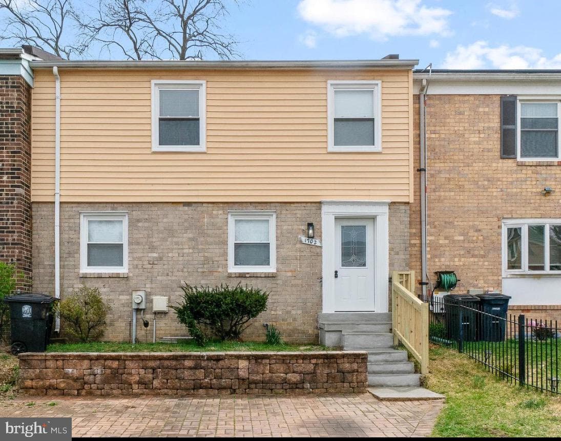 1702 Rollins Place photo 1