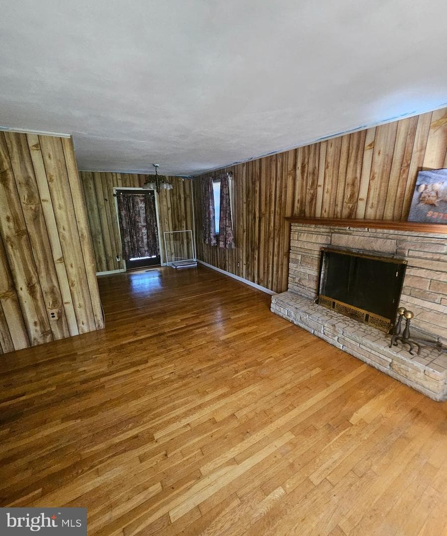 9012 Doris Drive photo 2