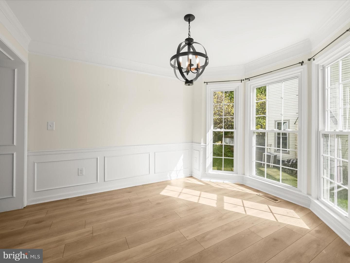 8806 Admiral Drive photo 14