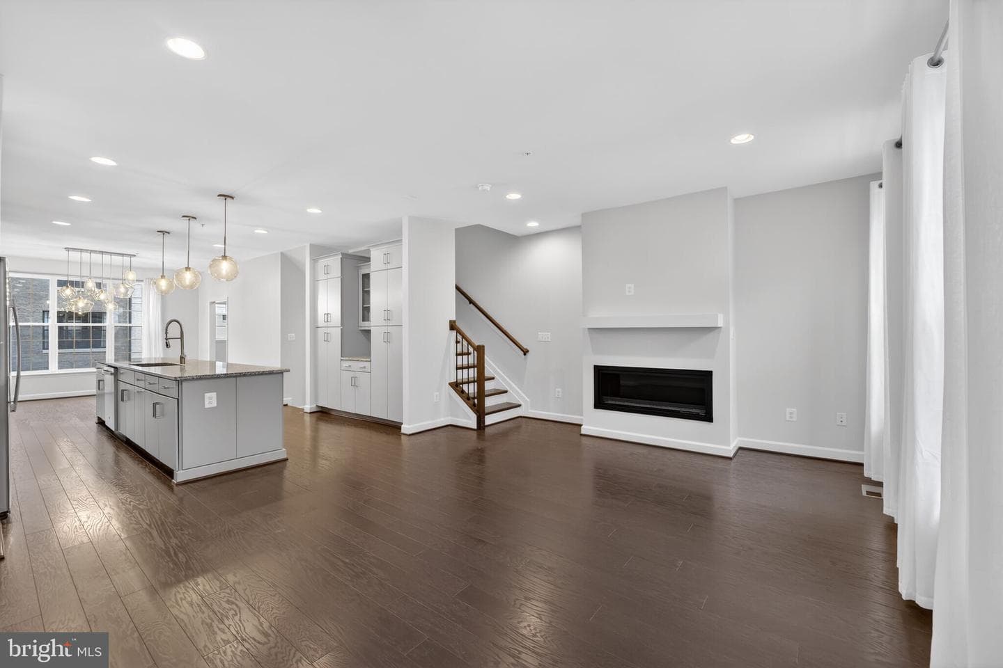 625 Halsey Way photo 6