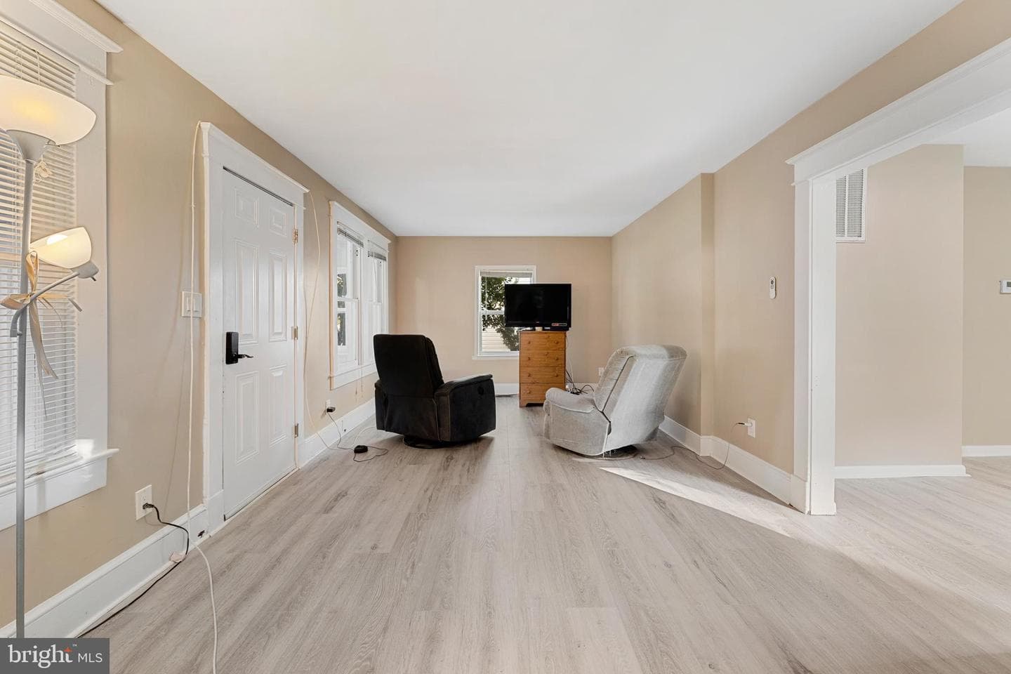 8205 Willow Street photo 4