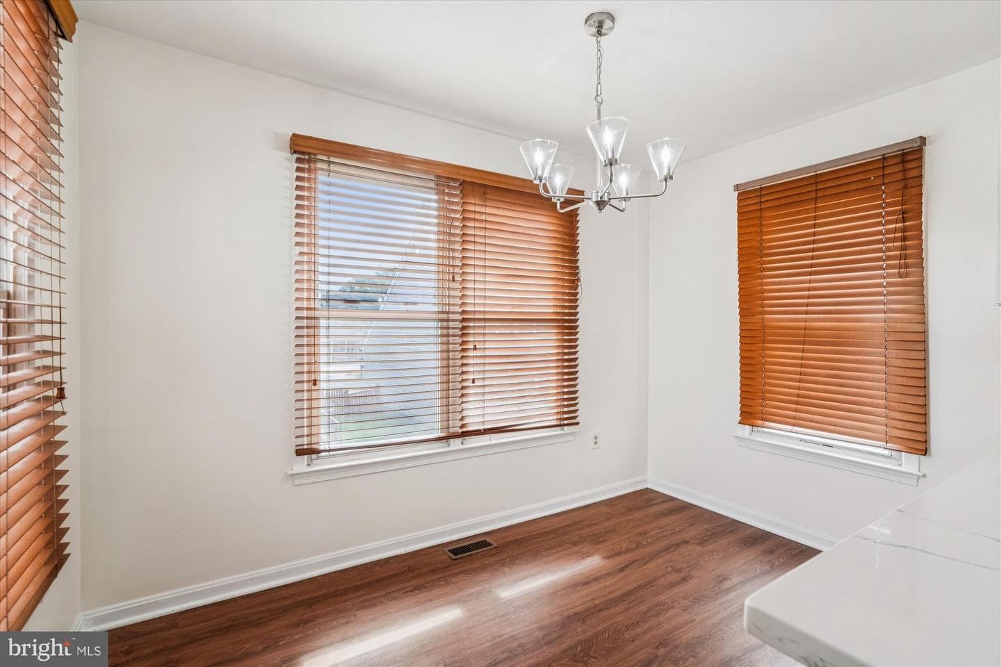 7607 Colony photo 11