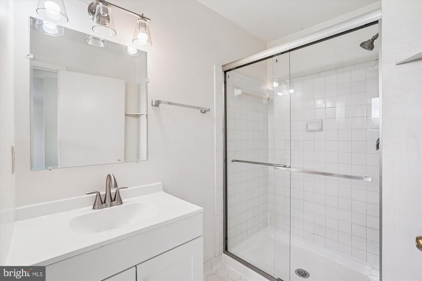 7607 Colony photo 14