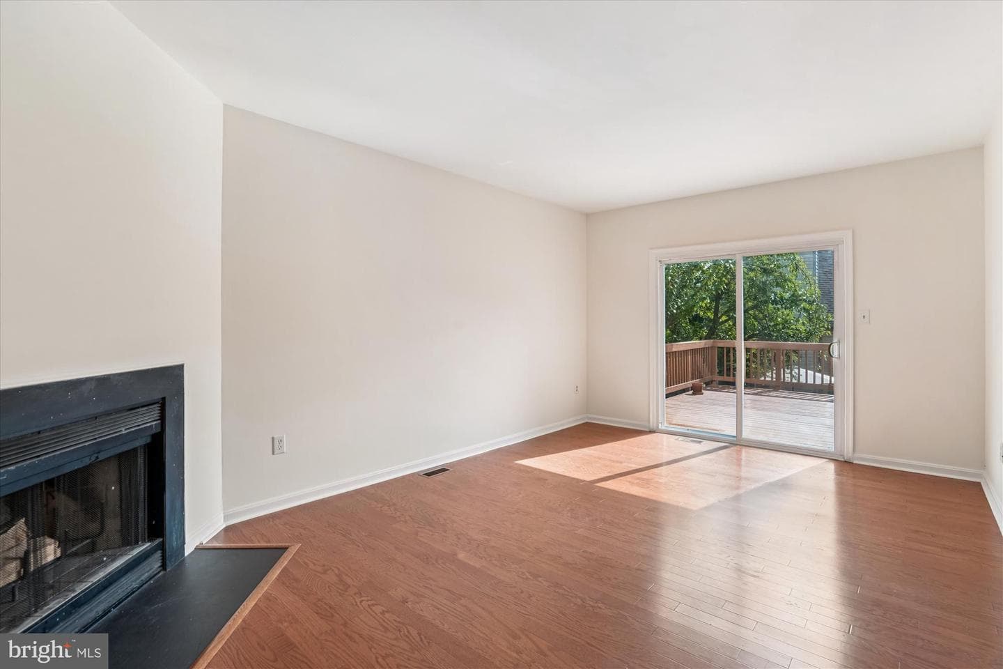 7607 Colony photo 3