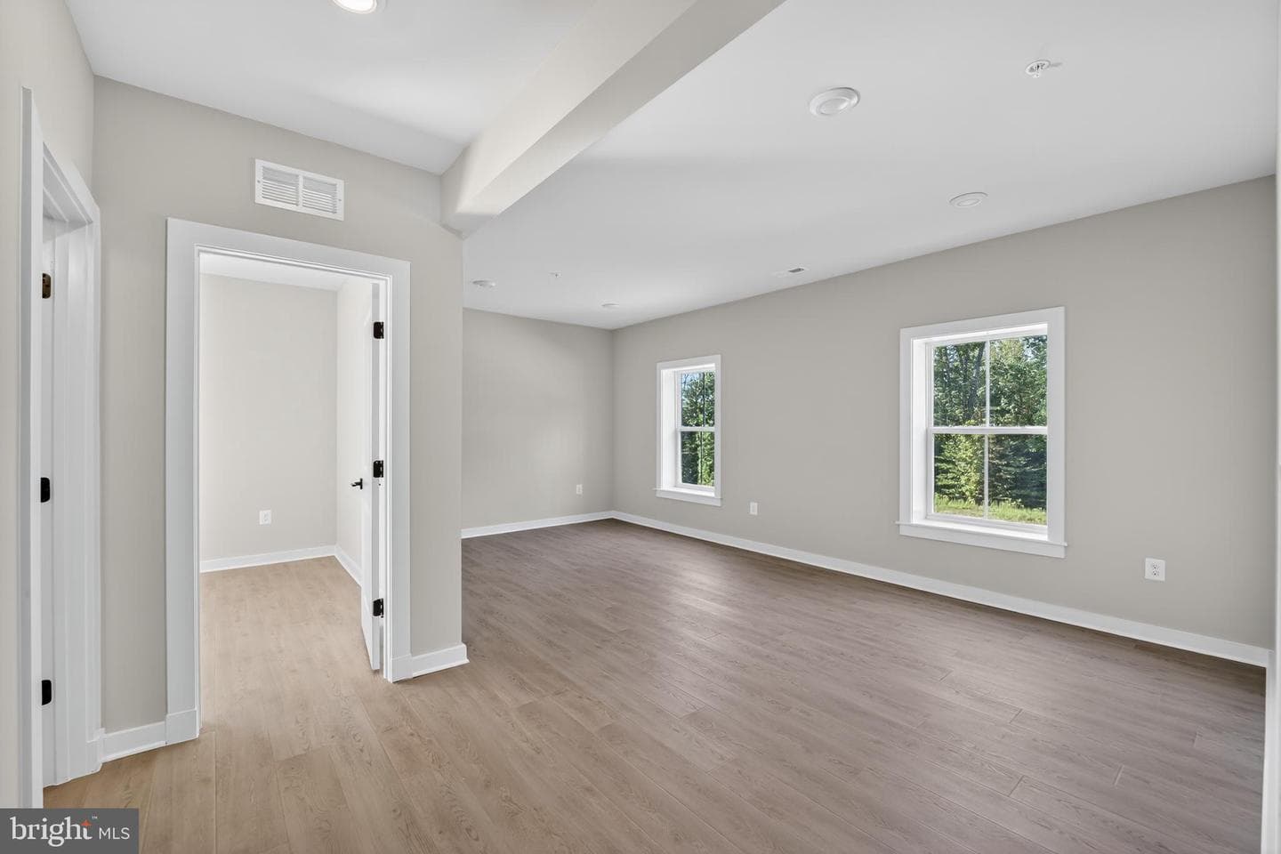 15901 Hyde Park Place photo 23