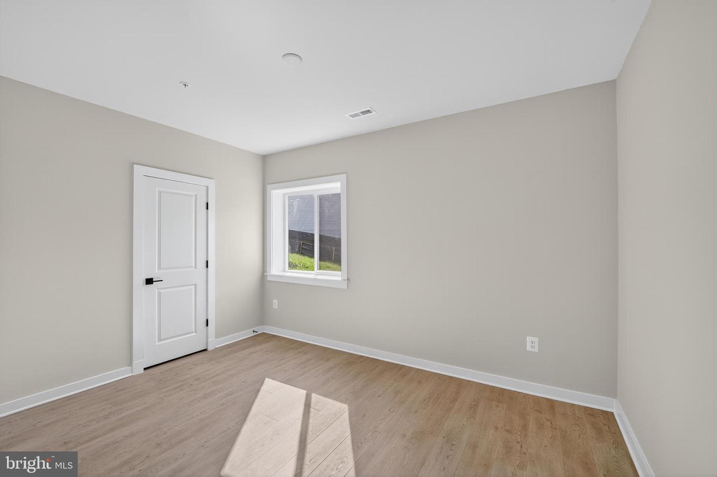 15901 Hyde Park Place photo 24