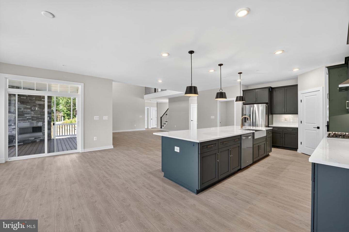 15901 Hyde Park Place photo 3