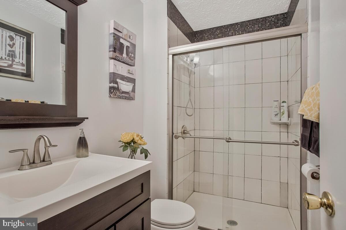 1304 Bloxham Court photo 21