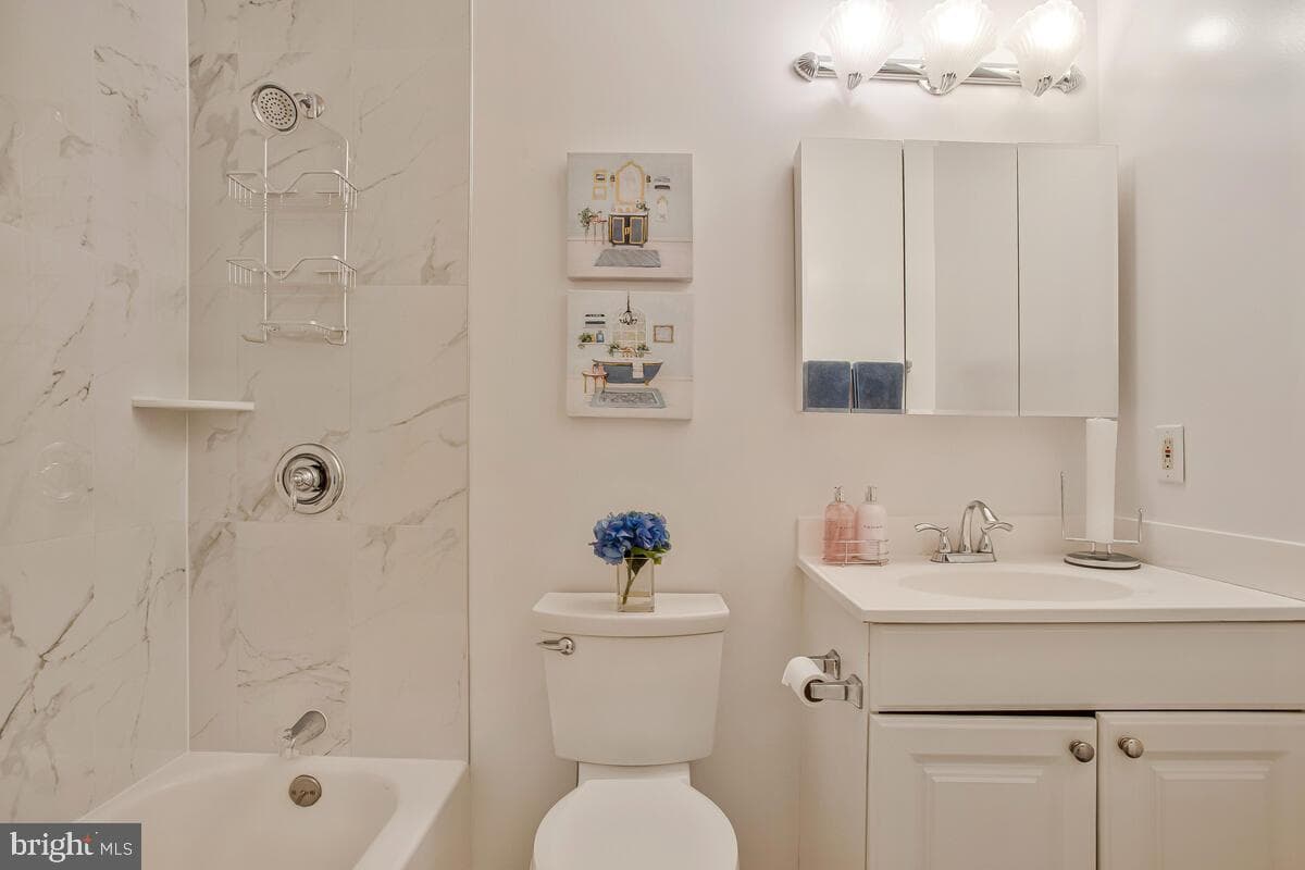 1304 Bloxham Court photo 23