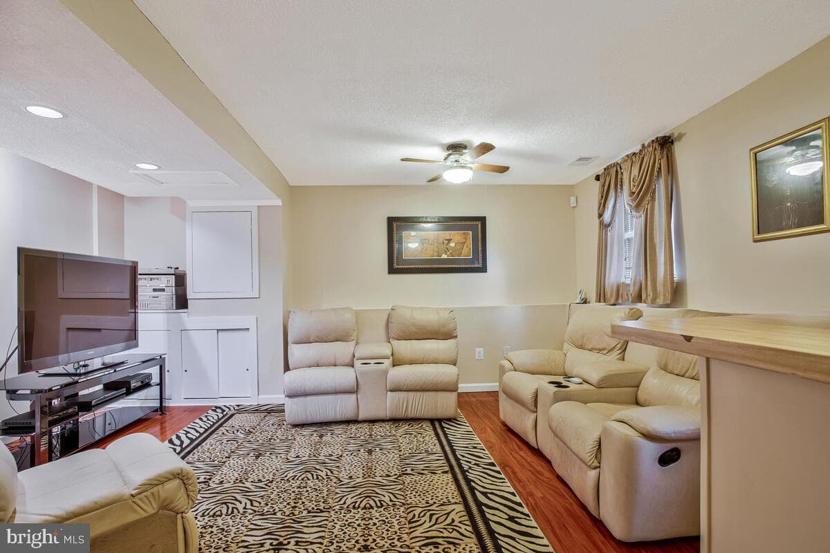 1304 Bloxham Court photo 25