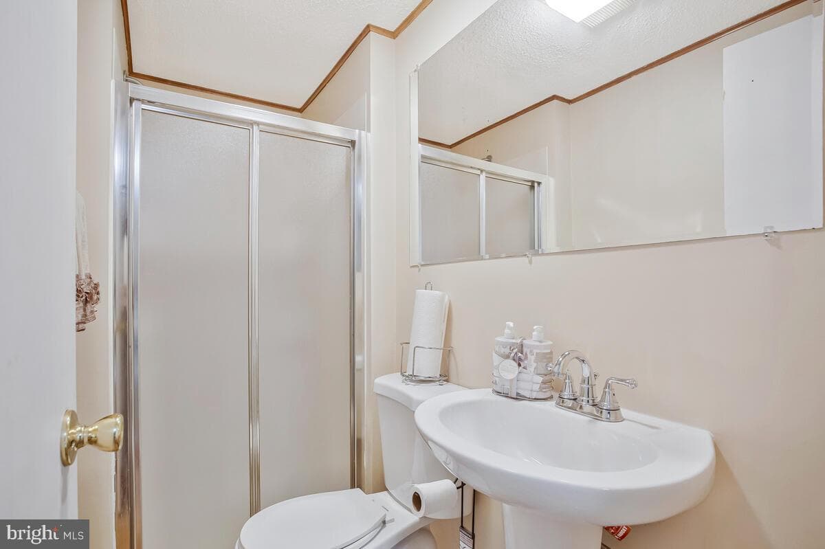 1304 Bloxham Court photo 29