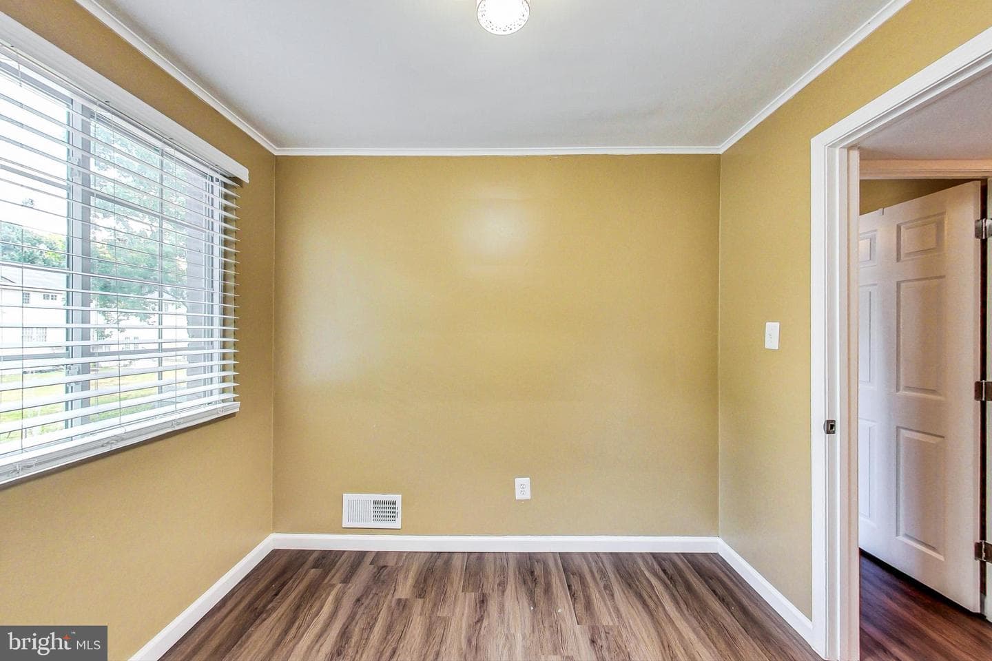 908 E Meadows Court photo 21