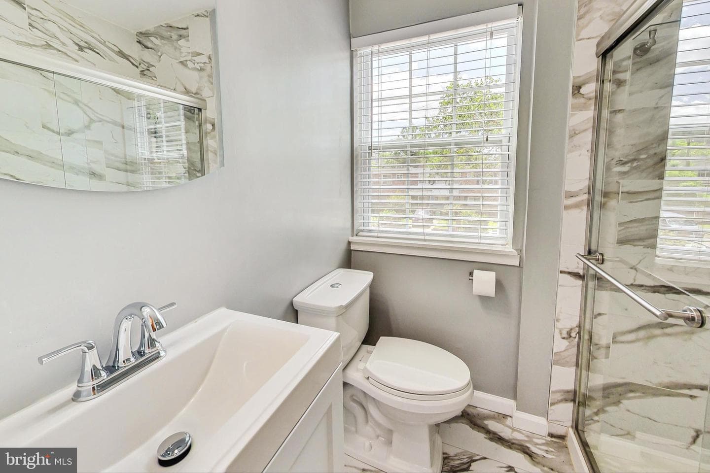 908 E Meadows Court photo 23