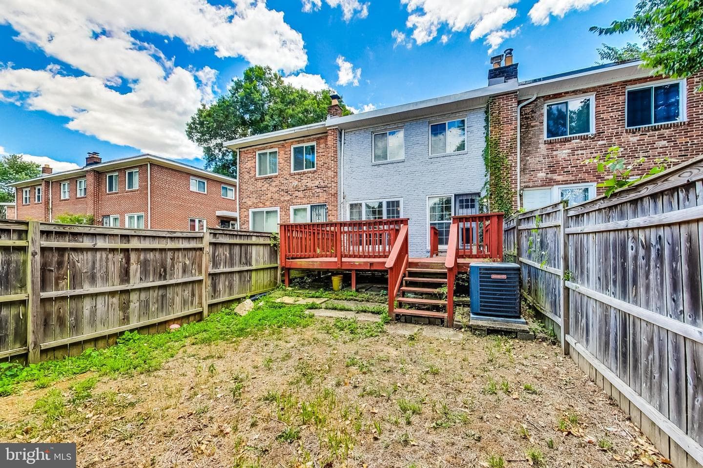 908 E Meadows Court photo 38