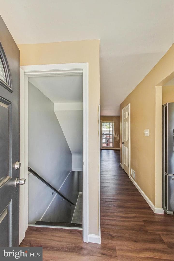 908 E Meadows Court photo 4
