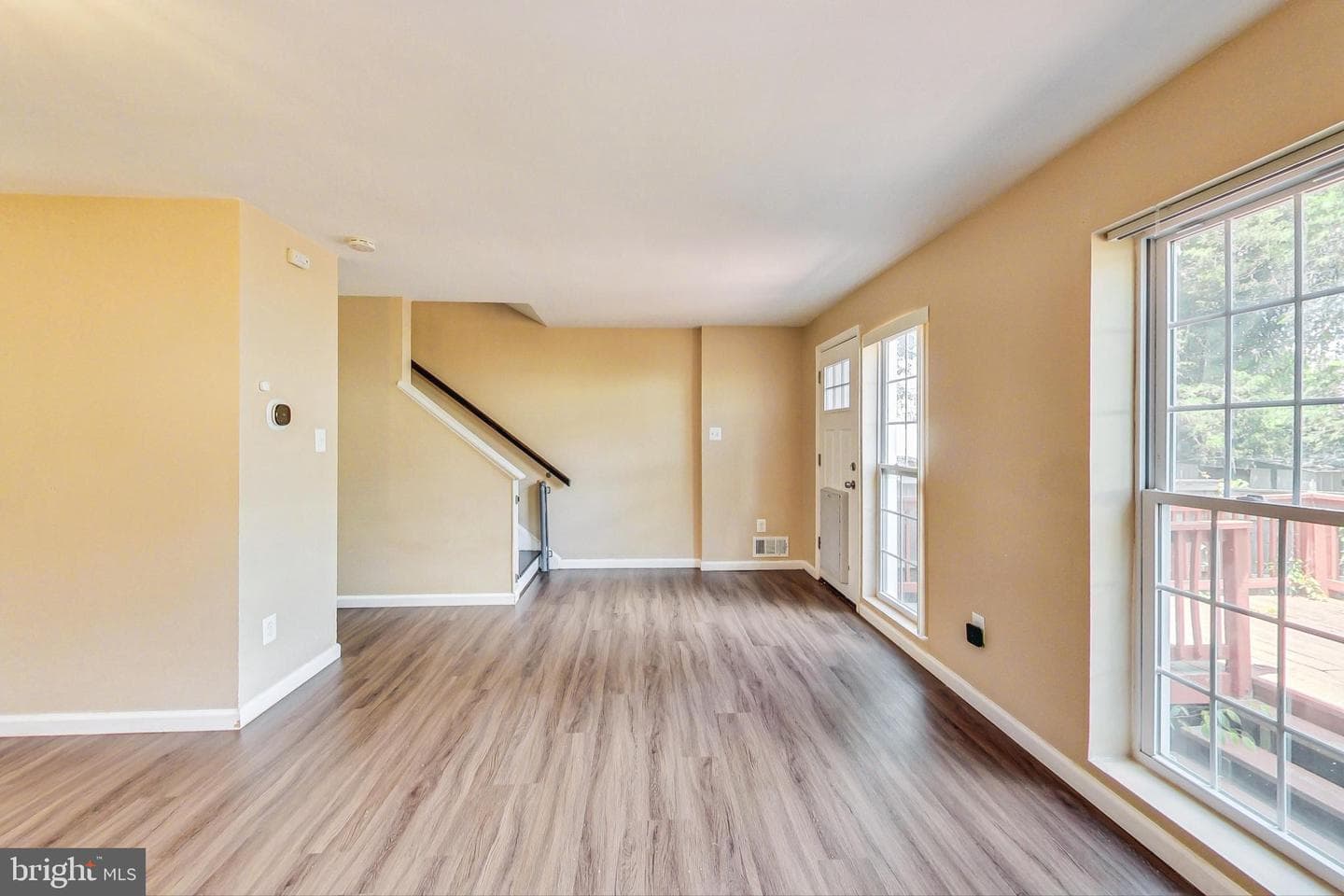908 E Meadows Court photo 7