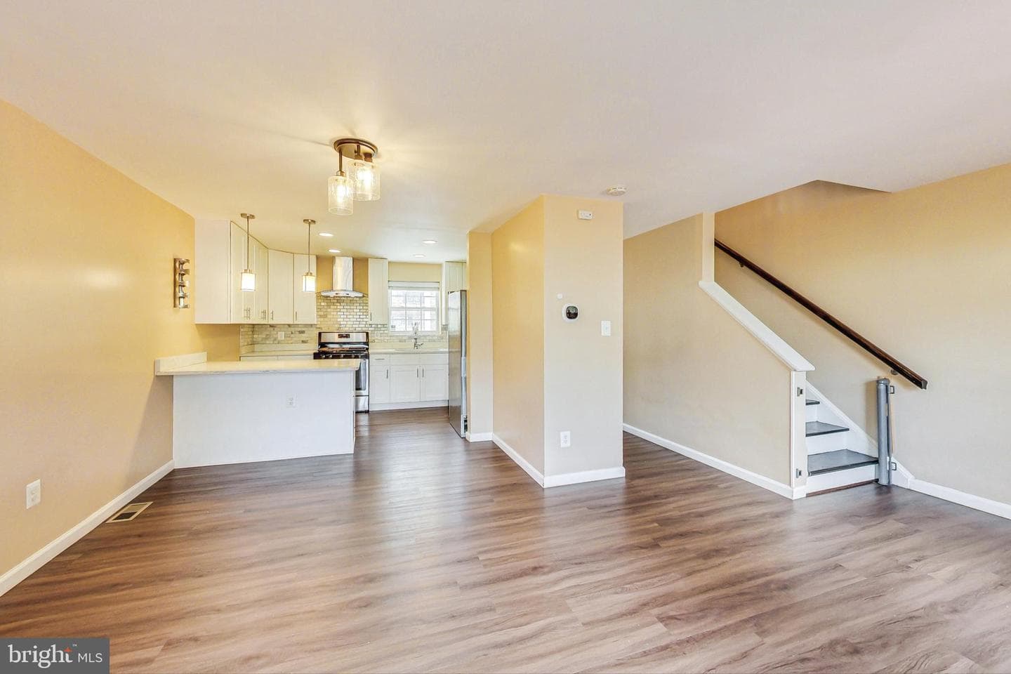 908 E Meadows Court photo 8