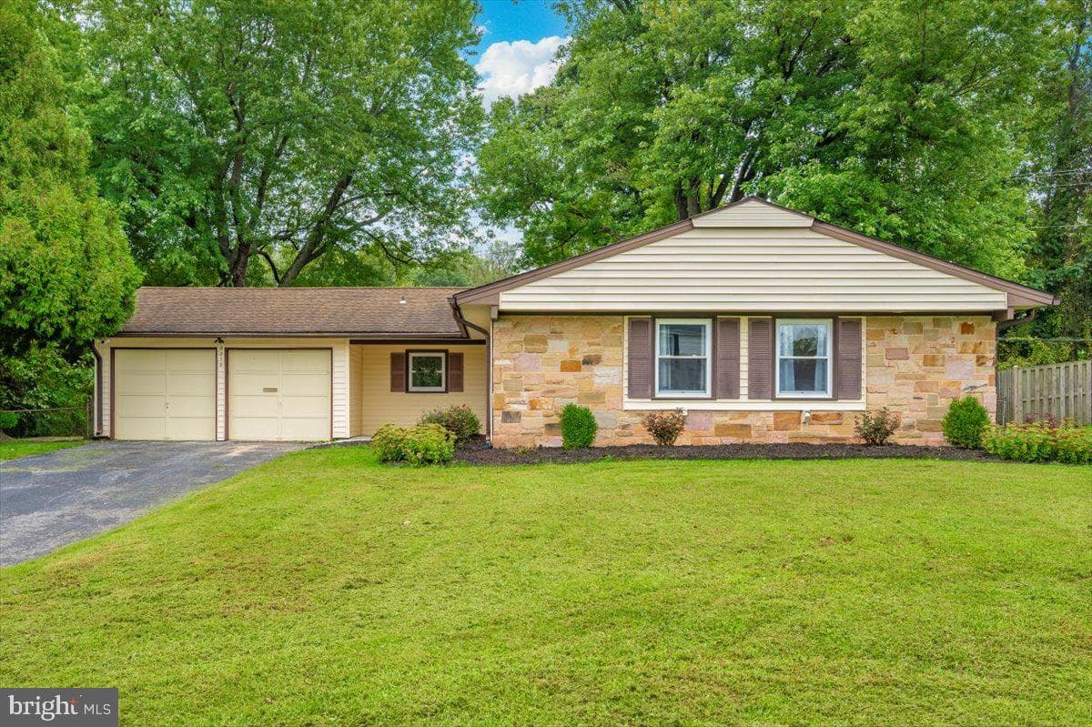 2219 Hindle Lane photo 1