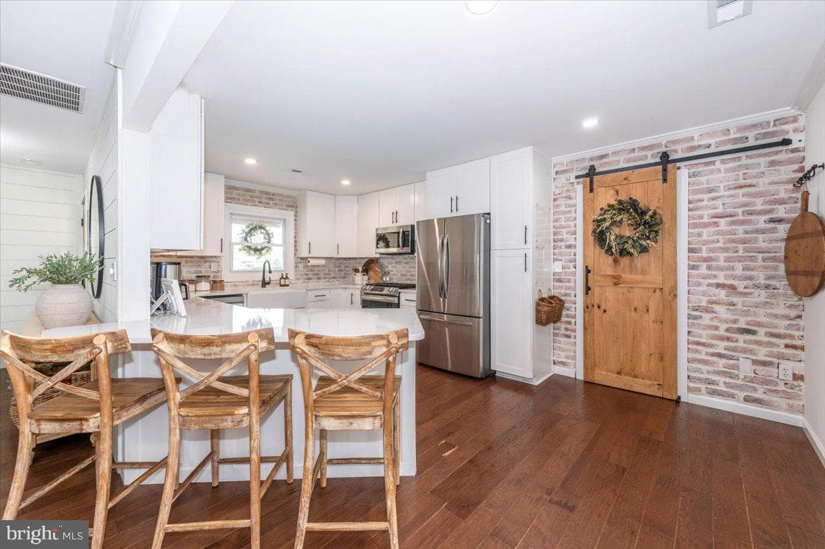 2219 Hindle Lane photo 8