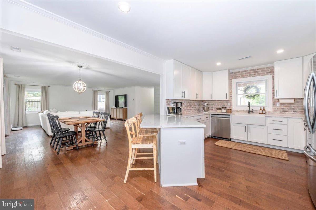 2219 Hindle Lane photo 9