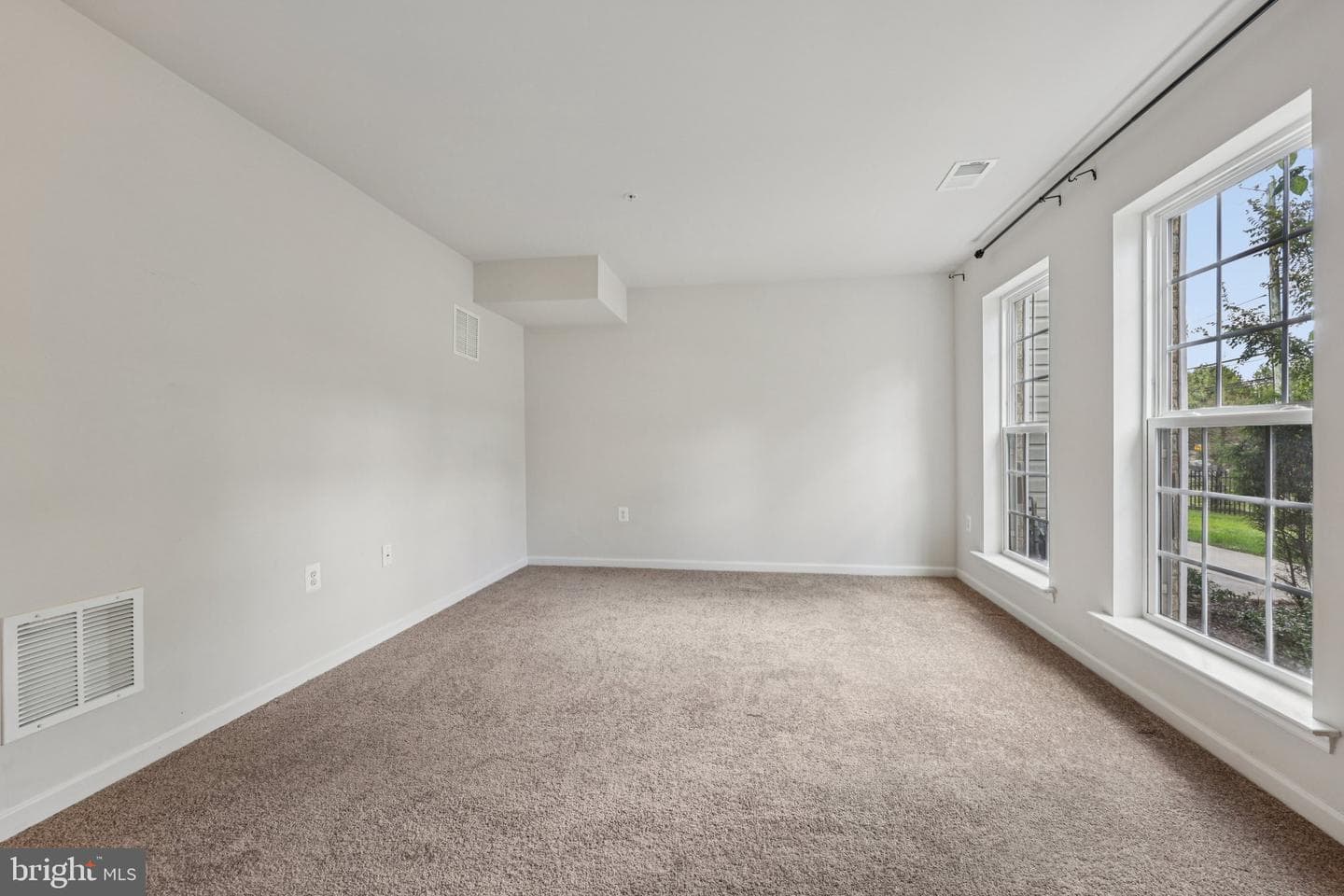 1613 Wesbourne Drive photo 3