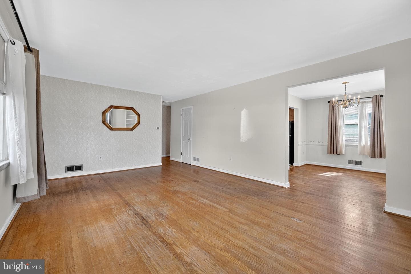 2807 Curtis Drive photo 4