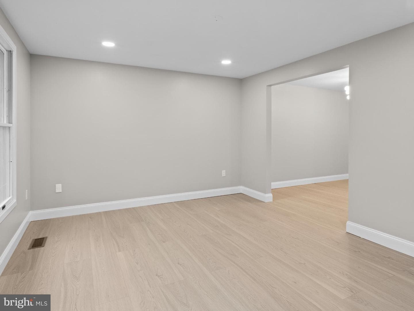 3317 Grayvine Lane photo 4