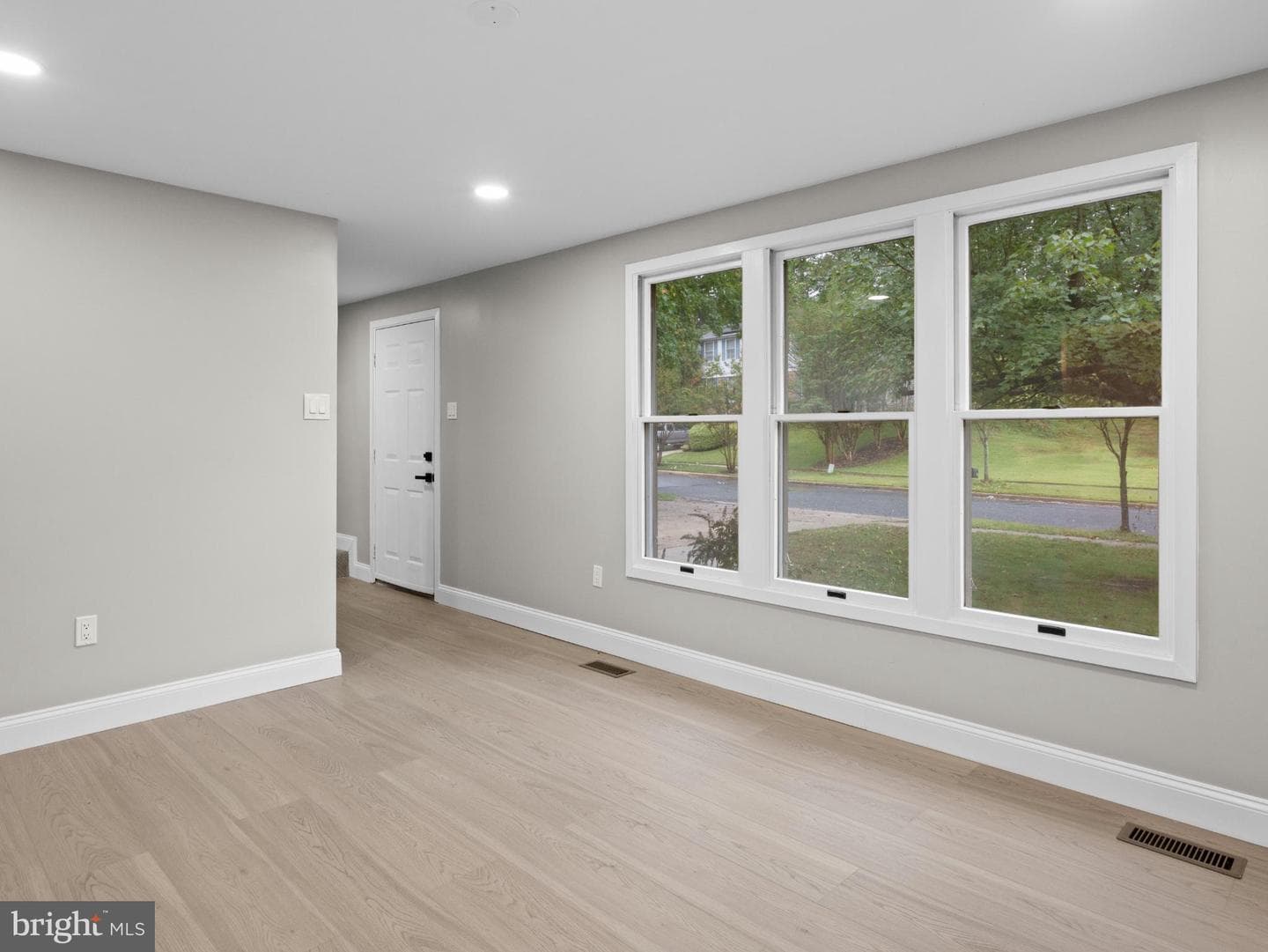 3317 Grayvine Lane photo 5