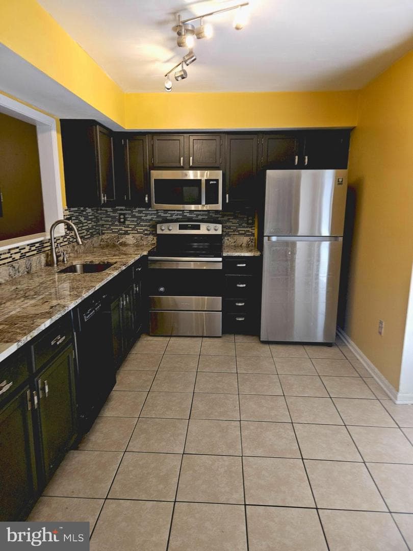 14717 London Lane photo 6