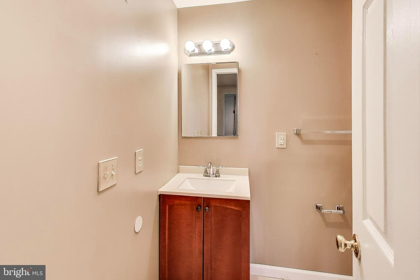 903 Hilldropt Court photo 15
