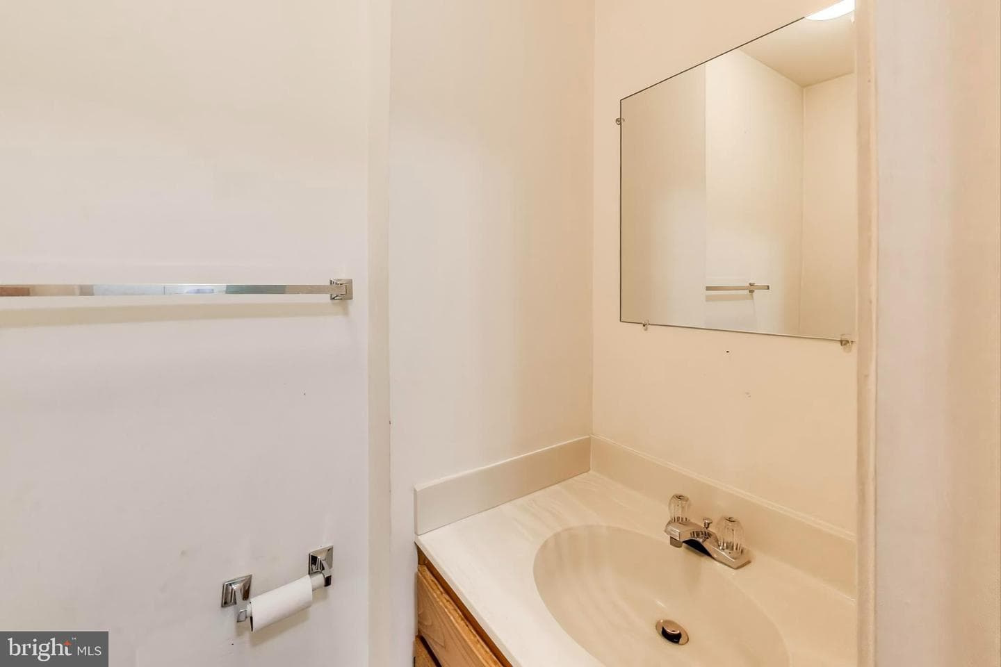 903 Hilldropt Court photo 6