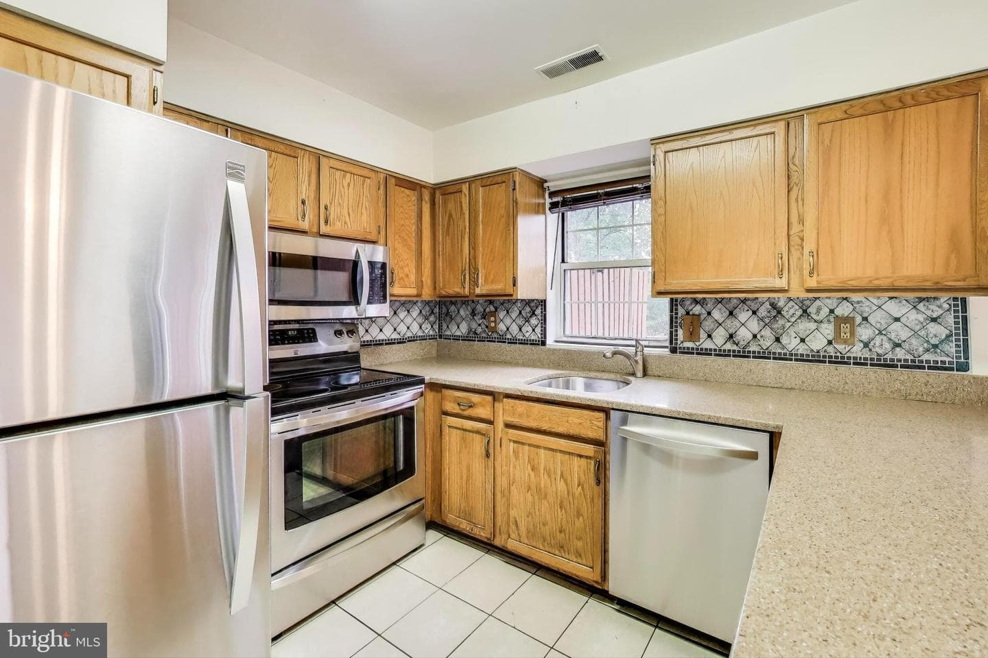 903 Hilldropt Court photo 7