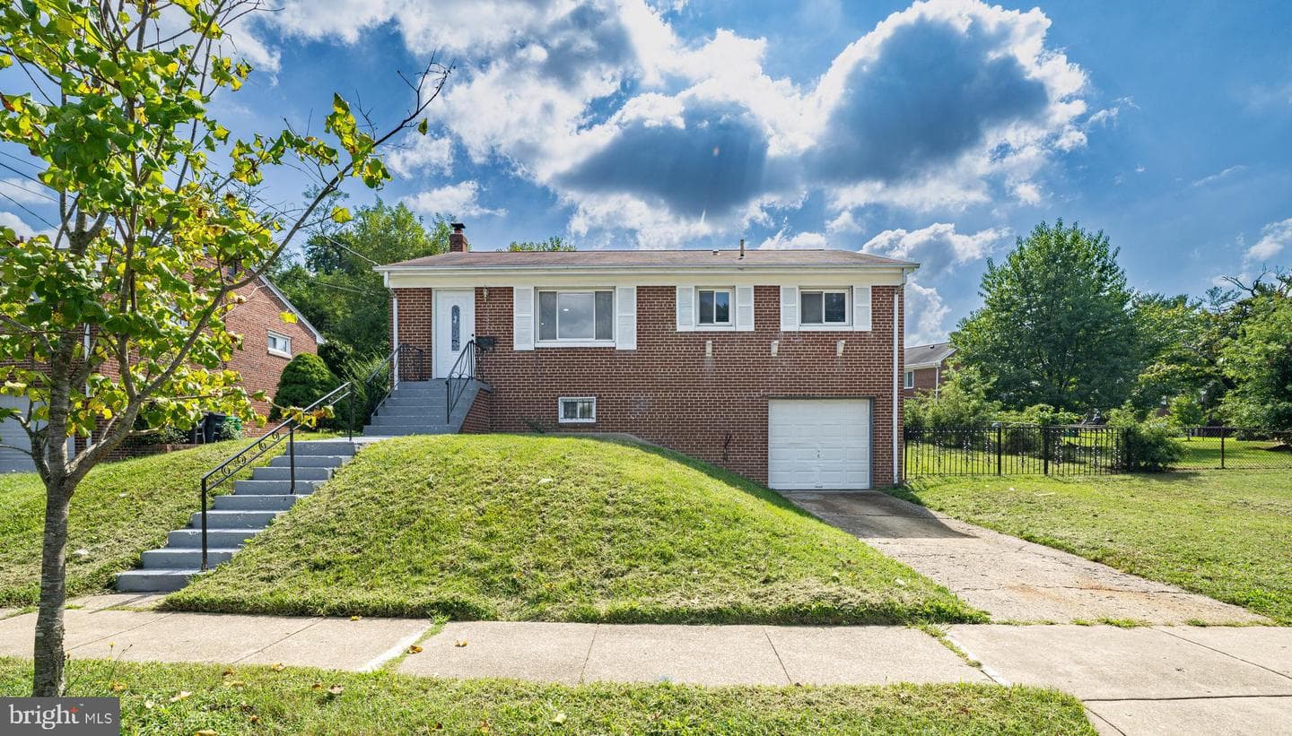 2521 Saint Clair Drive photo 1