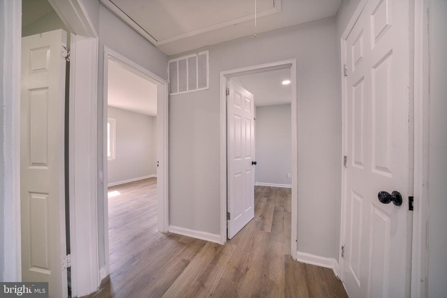 2521 Saint Clair Drive photo 18