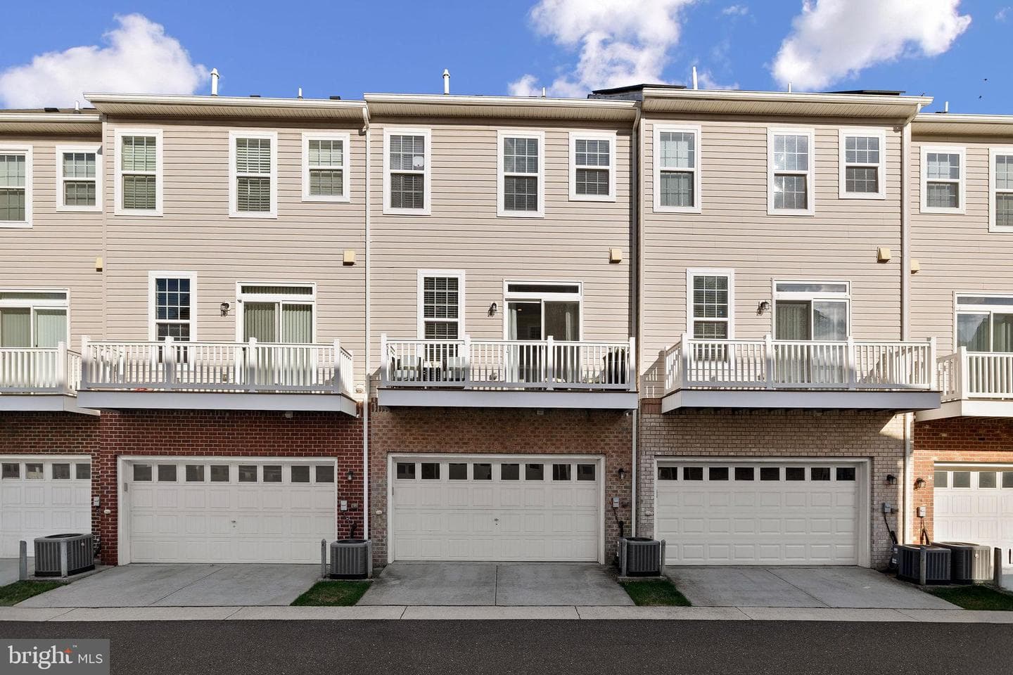 1631 Wesbourne Drive photo 2