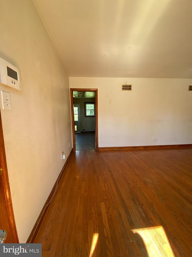 4632 Lacy Avenue photo 2