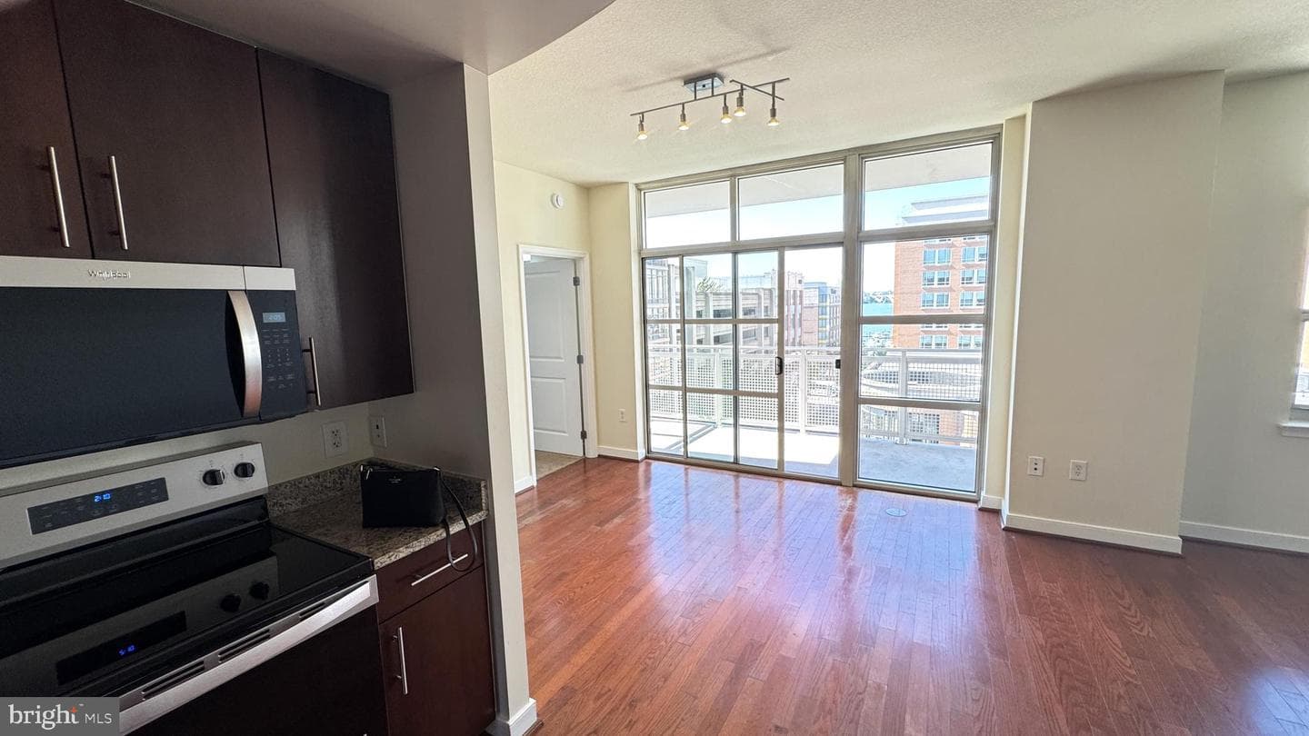 157 Fleet Street #516 photo 14