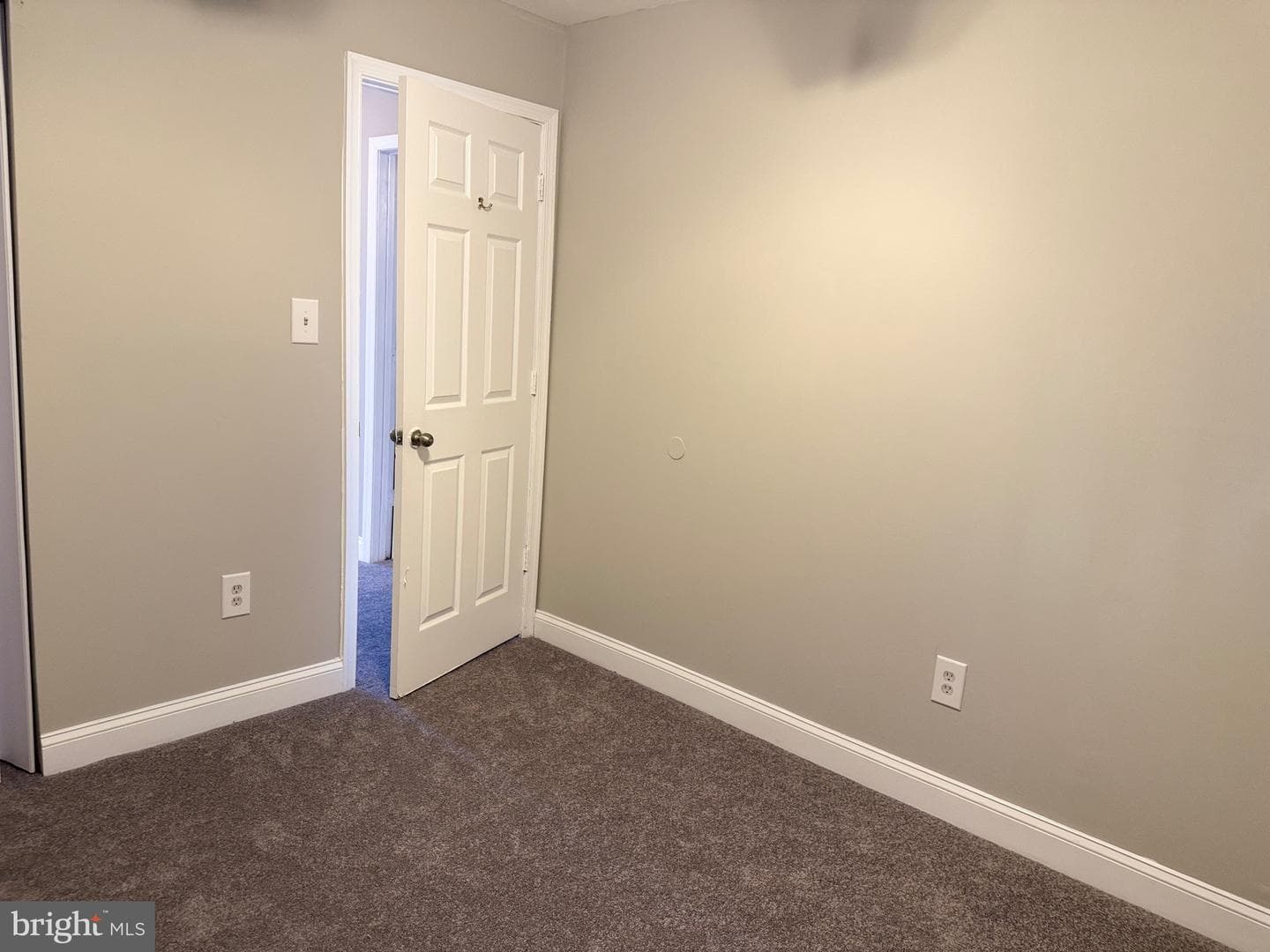 7013 Whitney Avenue photo 27