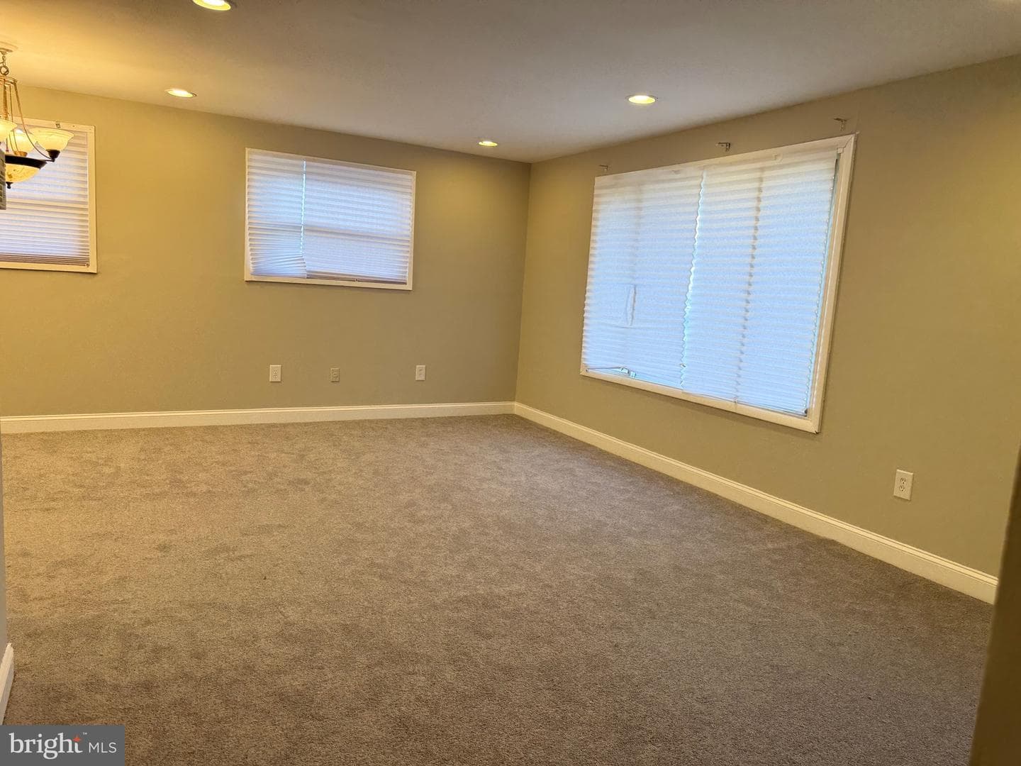 7013 Whitney Avenue photo 35